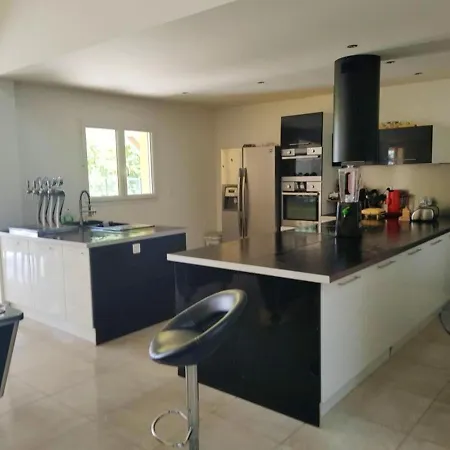 Villa De 5 Chambres Avec Piscine Privee Jacuzzi Et Jardin Clos A Bernay Villa