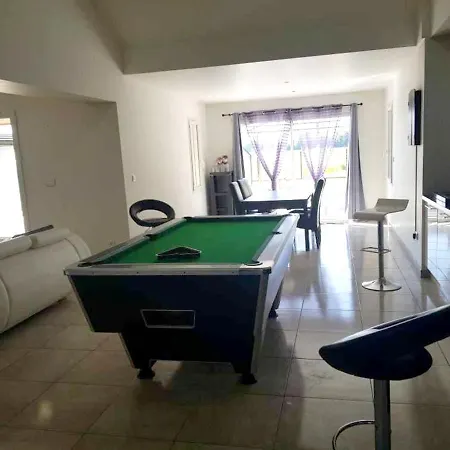 Villa De 5 Chambres Avec Piscine Privee Jacuzzi Et Jardin Clos A Bernay * Bernay (Eure)