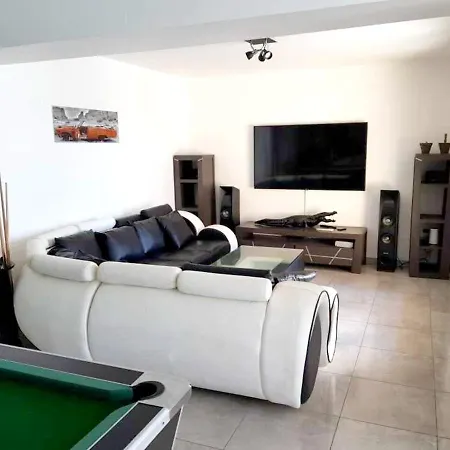 Villa De 5 Chambres Avec Piscine Privee Jacuzzi Et Jardin Clos A Bernay Bernay (Eure)