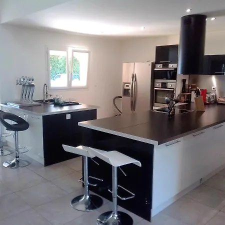Villa De 5 Chambres Avec Piscine Privee Jacuzzi Et Jardin Clos A Bernay * Bernay (Eure)